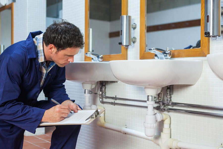 Emergency Plumbing: What to Do When Disaster Strikes