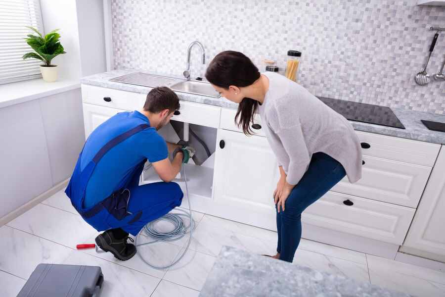 Emergency Plumbing: What to Do When Disaster Strikes